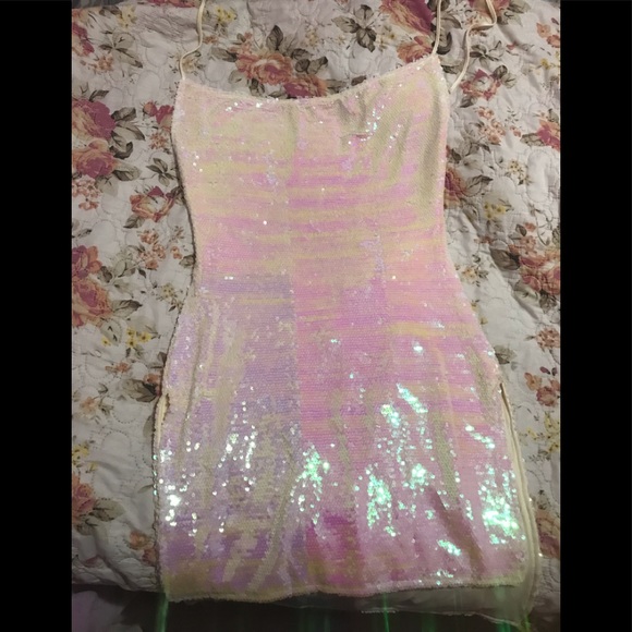 this fashion nova didn’t fit lol - Picture 1 of 3